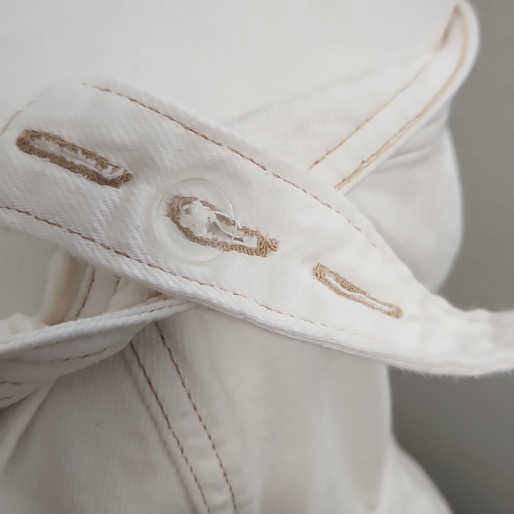 Levi's Iconic Button-Up Dress - Picture 11 of 12